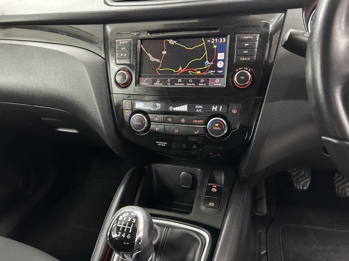 2019 NISSAN QASHQAI 1.5 DCi ACENTA PREMIUM with SAT NAV & REAR CAMERA (ONE OWNER & FSH)