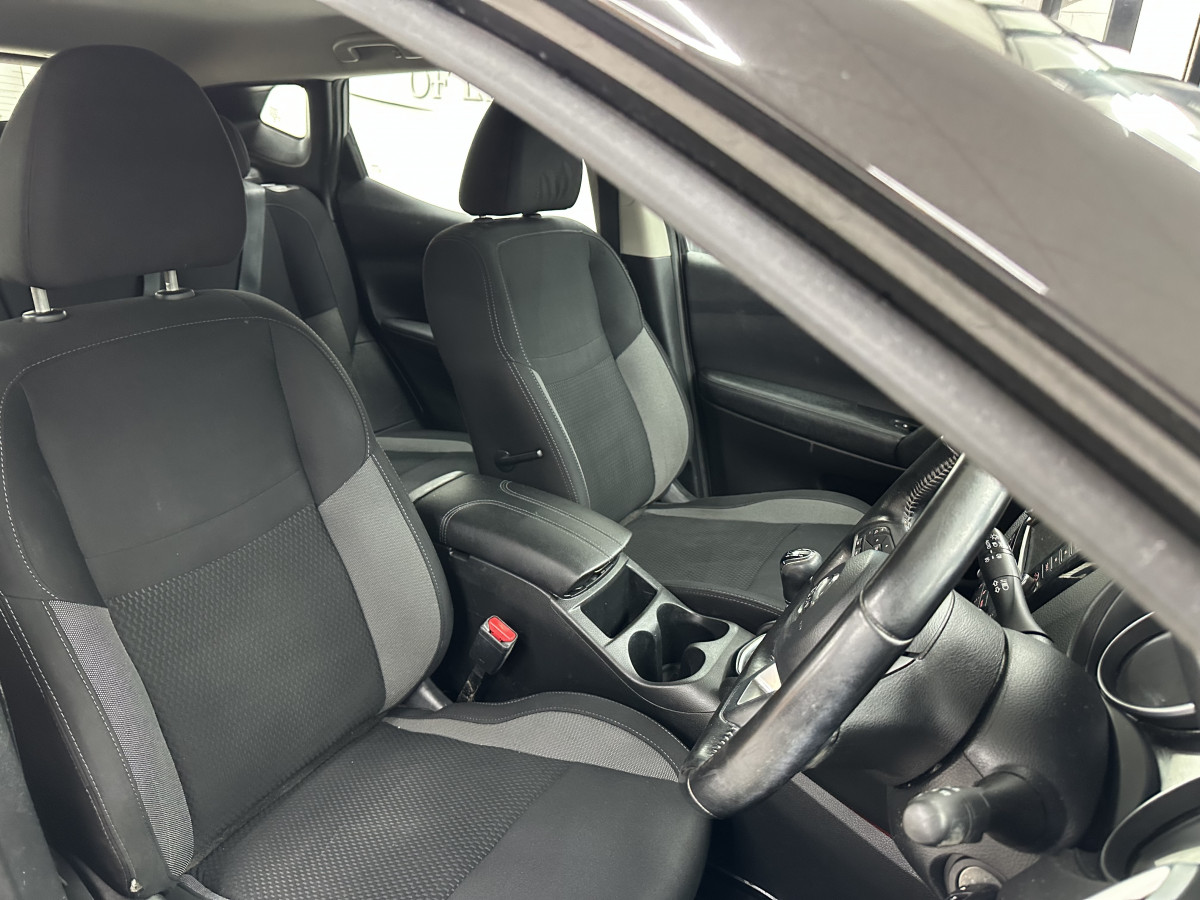 2019 NISSAN QASHQAI 1.5 DCi ACENTA PREMIUM with SAT NAV & REAR CAMERA (ONE OWNER & FSH)