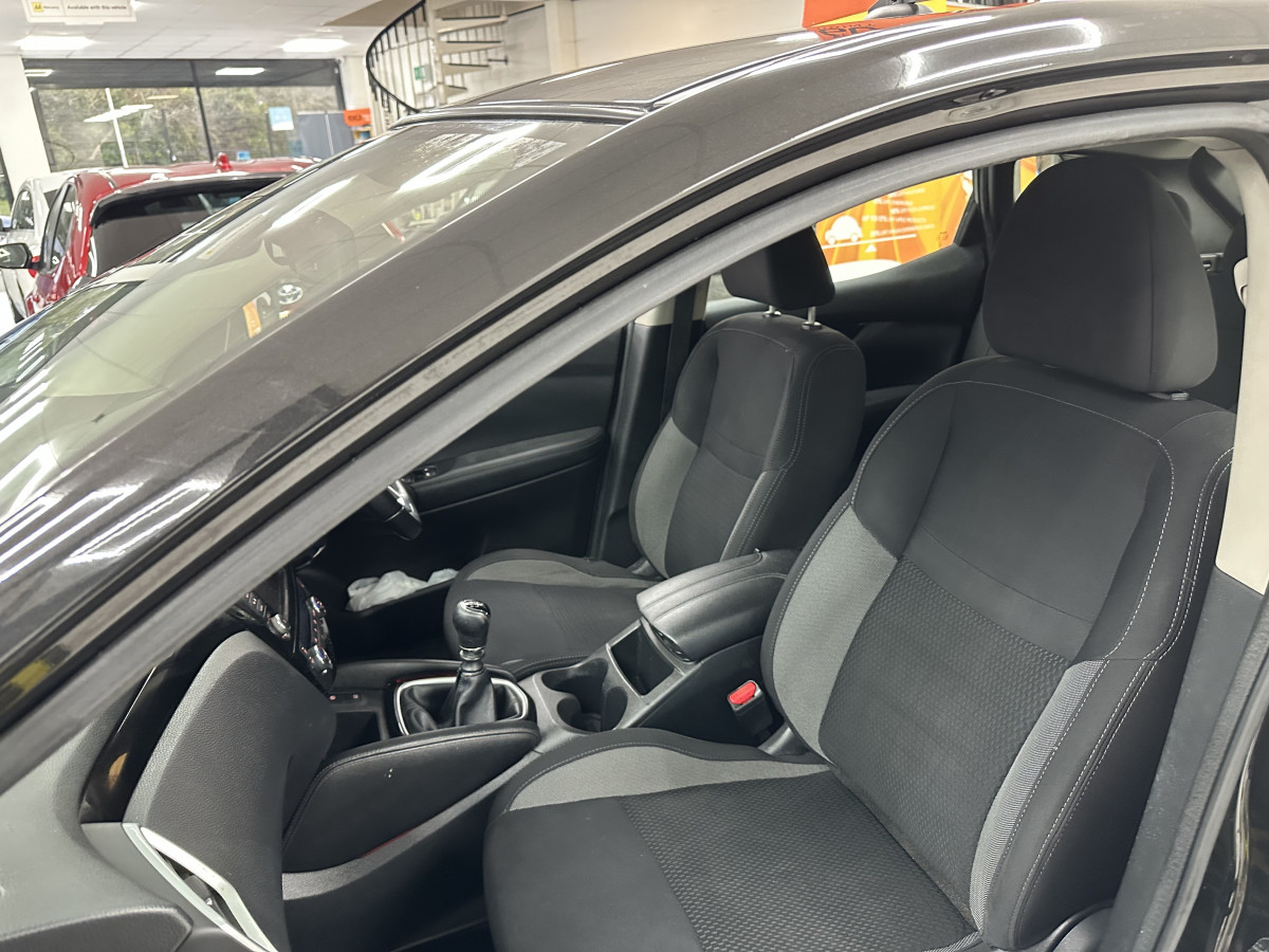 2019 NISSAN QASHQAI 1.5 DCi ACENTA PREMIUM with SAT NAV & REAR CAMERA (ONE OWNER & FSH)