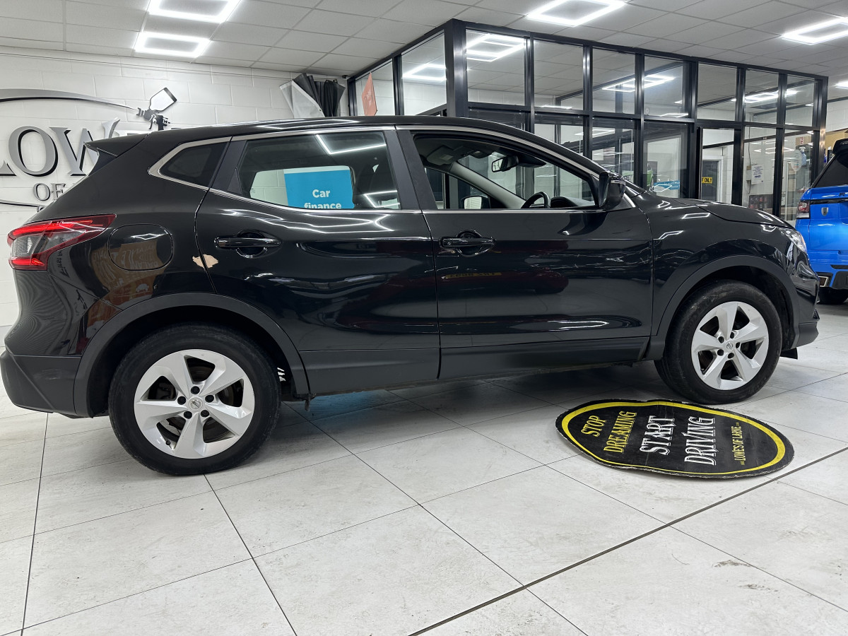 2019 NISSAN QASHQAI 1.5 DCi ACENTA PREMIUM with SAT NAV & REAR CAMERA (ONE OWNER & FSH)