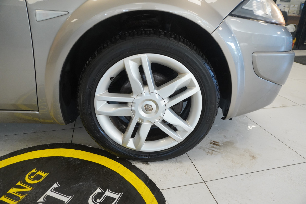 2010 RENAULT MEGANE 1.5 DCi DYNAMIQUE S CONVERTIBLE with ONLY 52,000 MILES — BLACK LEATHER