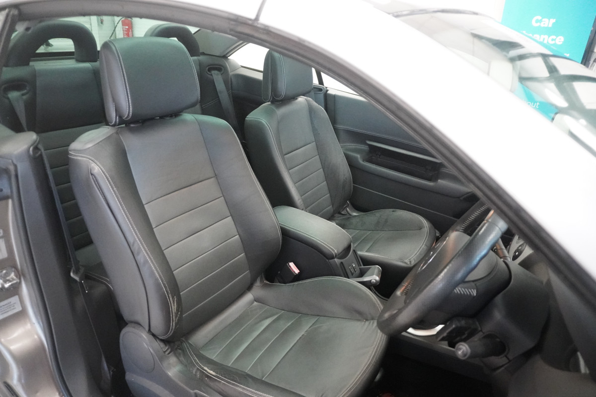 2010 RENAULT MEGANE 1.5 DCi DYNAMIQUE S CONVERTIBLE with ONLY 52,000 MILES — BLACK LEATHER