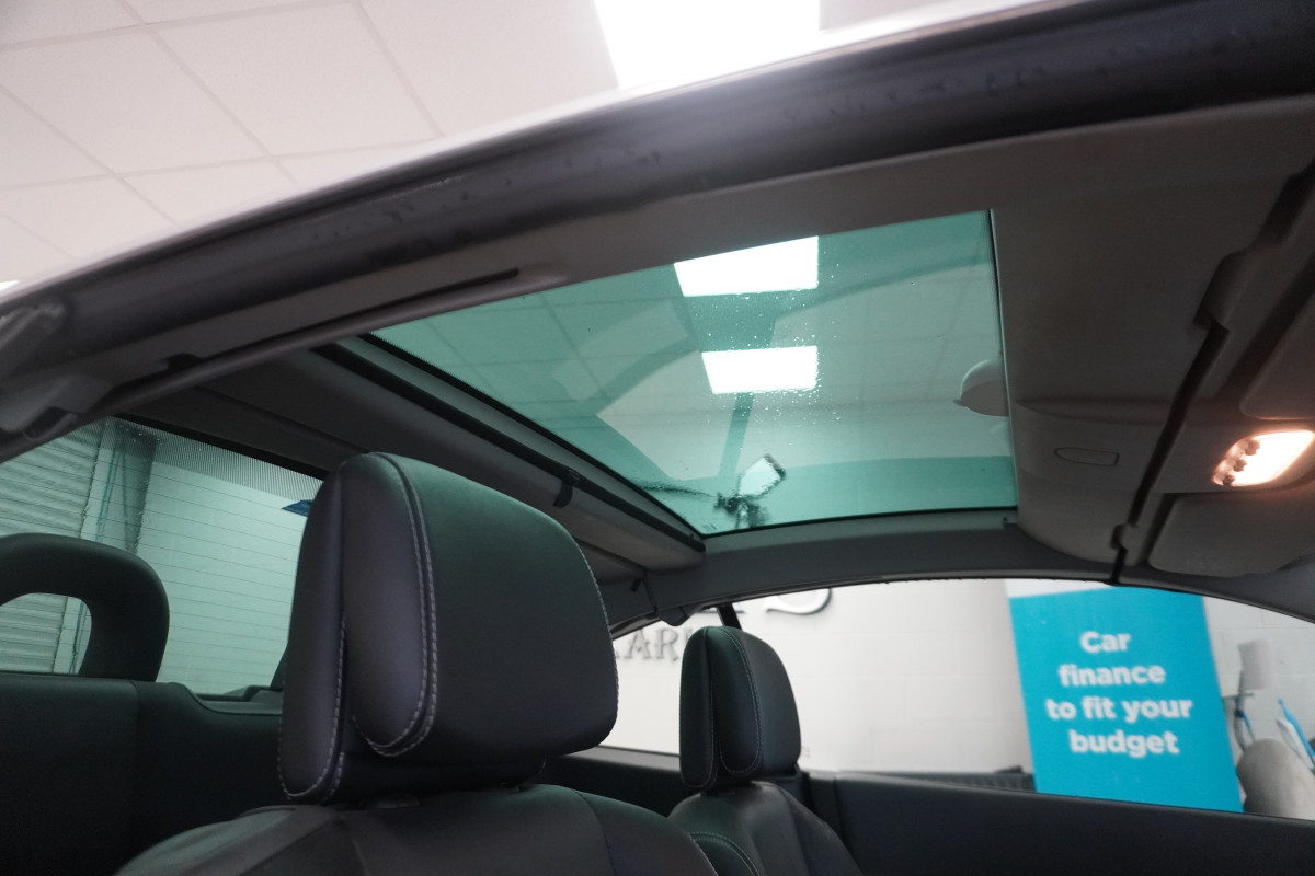 2010 RENAULT MEGANE 1.5 DCi DYNAMIQUE S CONVERTIBLE with ONLY 52,000 MILES — BLACK LEATHER