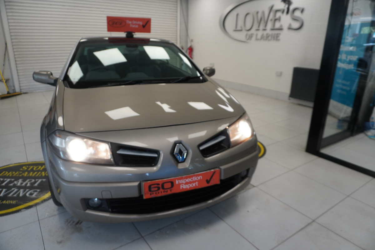 2010 RENAULT MEGANE 1.5 DCi DYNAMIQUE S CONVERTIBLE with ONLY 52,000 MILES — BLACK LEATHER