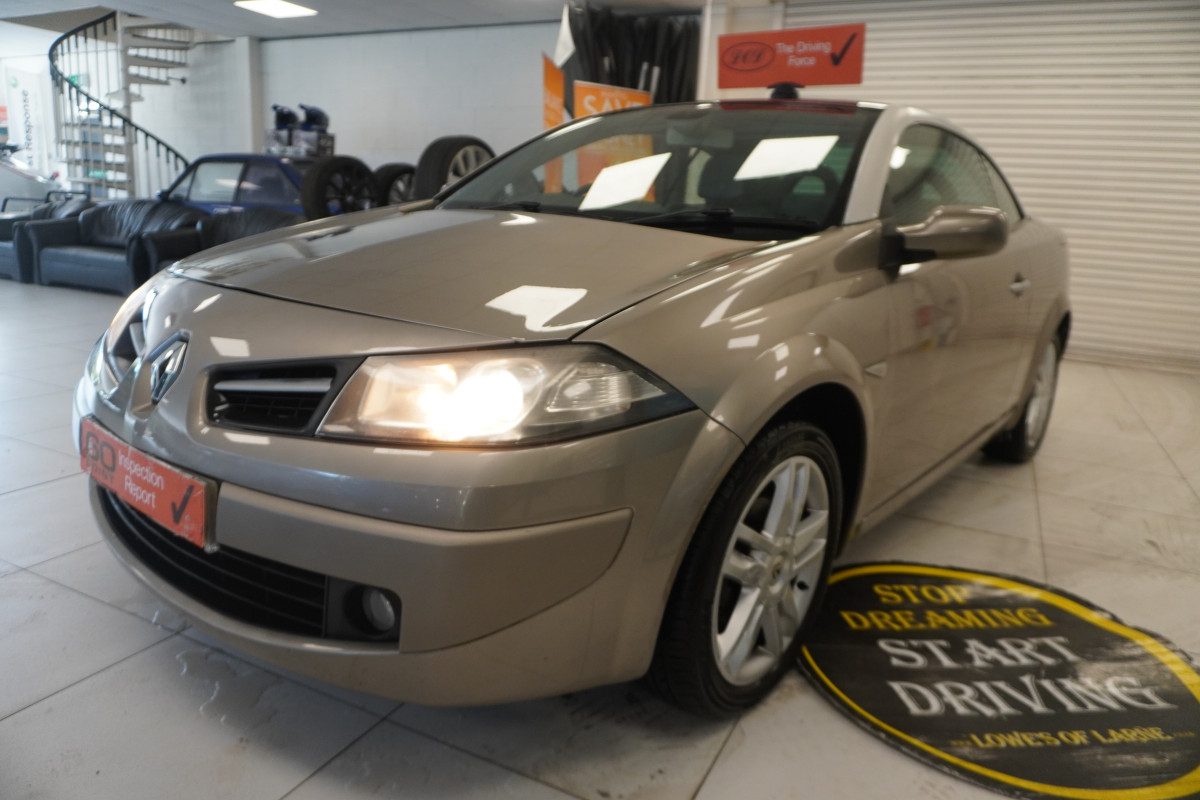2010 RENAULT MEGANE 1.5 DCi DYNAMIQUE S CONVERTIBLE with ONLY 52,000 MILES — BLACK LEATHER