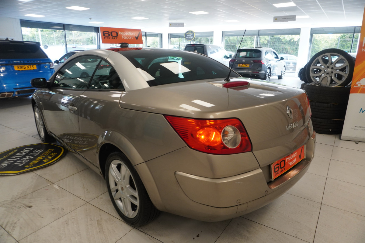 2010 RENAULT MEGANE 1.5 DCi DYNAMIQUE S CONVERTIBLE with ONLY 52,000 MILES — BLACK LEATHER