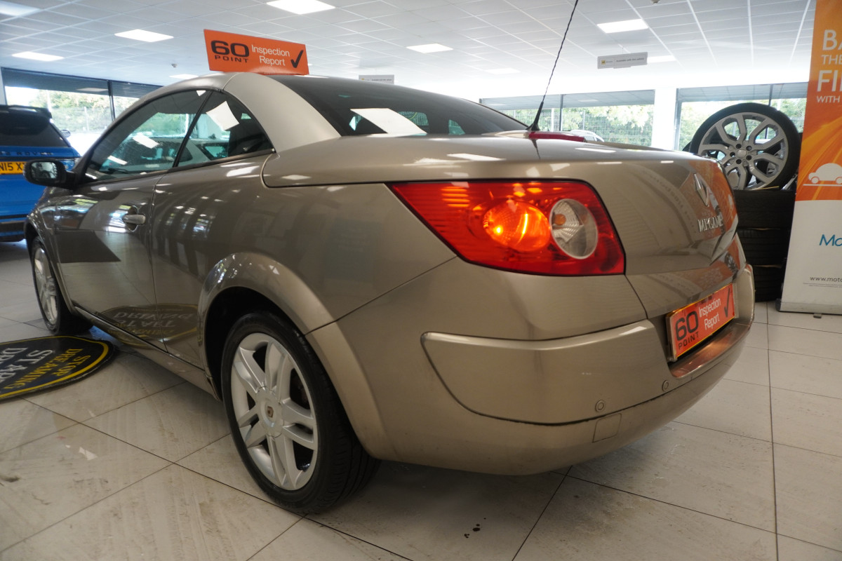 2010 RENAULT MEGANE 1.5 DCi DYNAMIQUE S CONVERTIBLE with ONLY 52,000 MILES — BLACK LEATHER