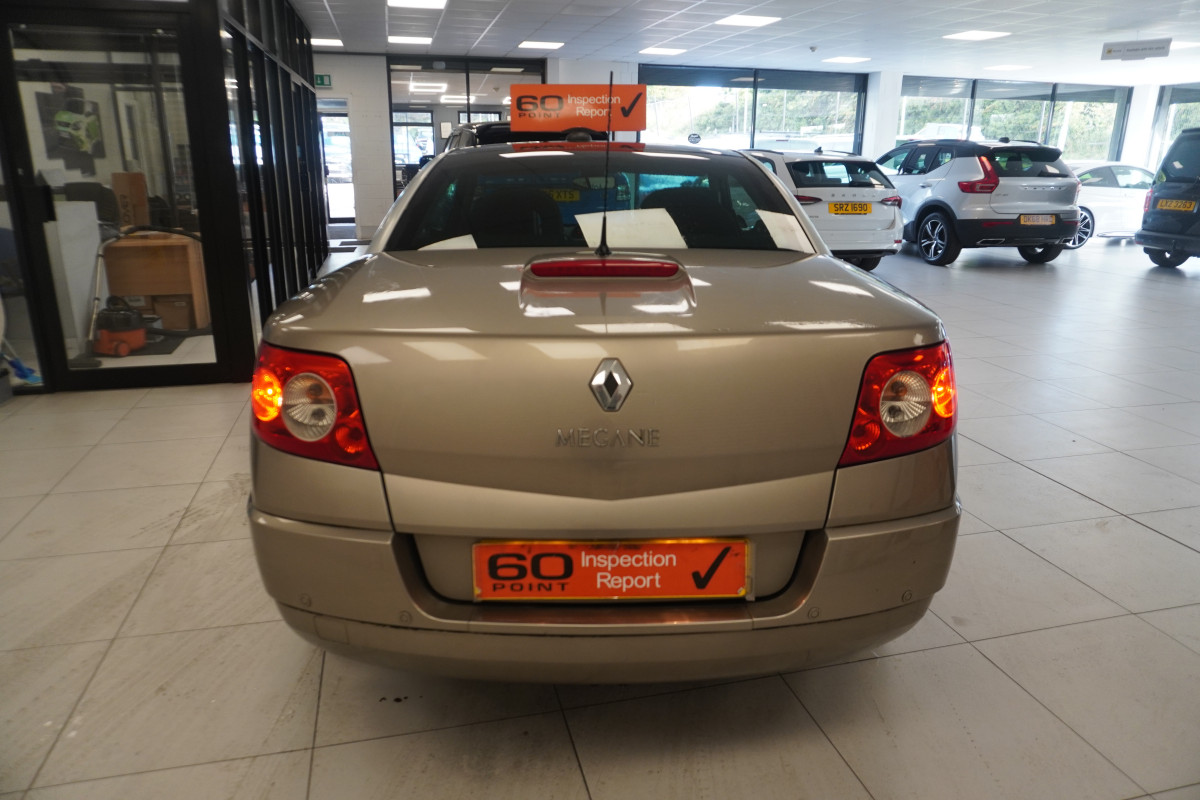 2010 RENAULT MEGANE 1.5 DCi DYNAMIQUE S CONVERTIBLE with ONLY 52,000 MILES — BLACK LEATHER