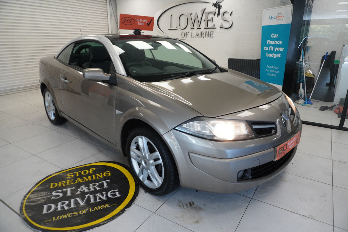 2010 RENAULT MEGANE 1.5 DCi DYNAMIQUE S CONVERTIBLE with ONLY 52,000 MILES — BLACK LEATHER