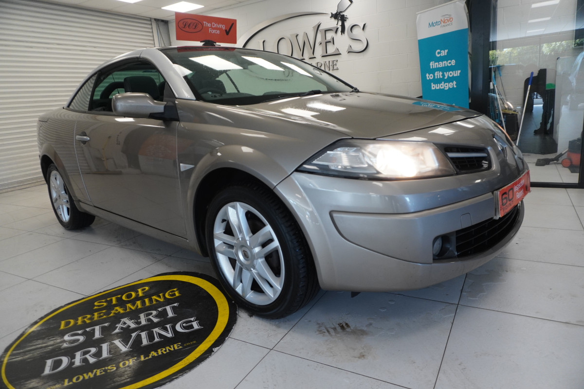 2010 RENAULT MEGANE 1.5 DCi DYNAMIQUE S CONVERTIBLE with ONLY 52,000 MILES — BLACK LEATHER