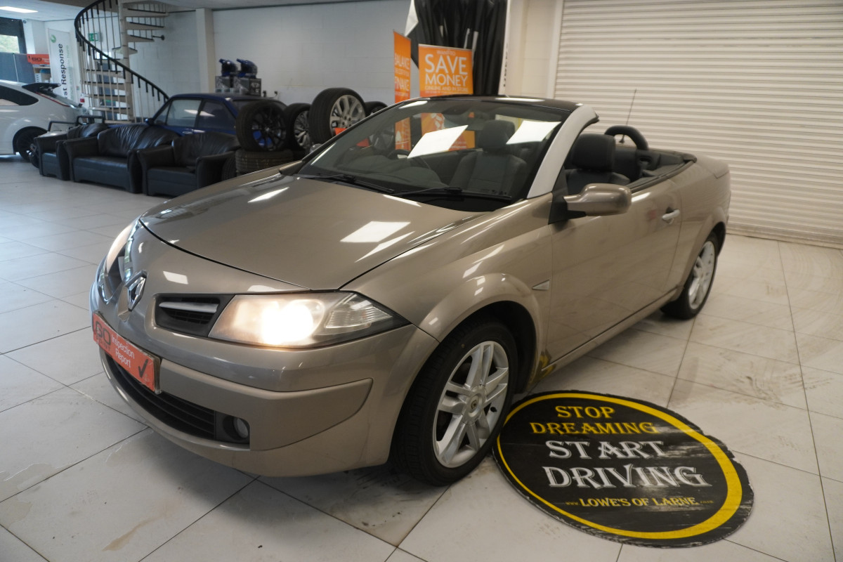 2010 RENAULT MEGANE 1.5 DCi DYNAMIQUE S CONVERTIBLE with ONLY 52,000 MILES — BLACK LEATHER
