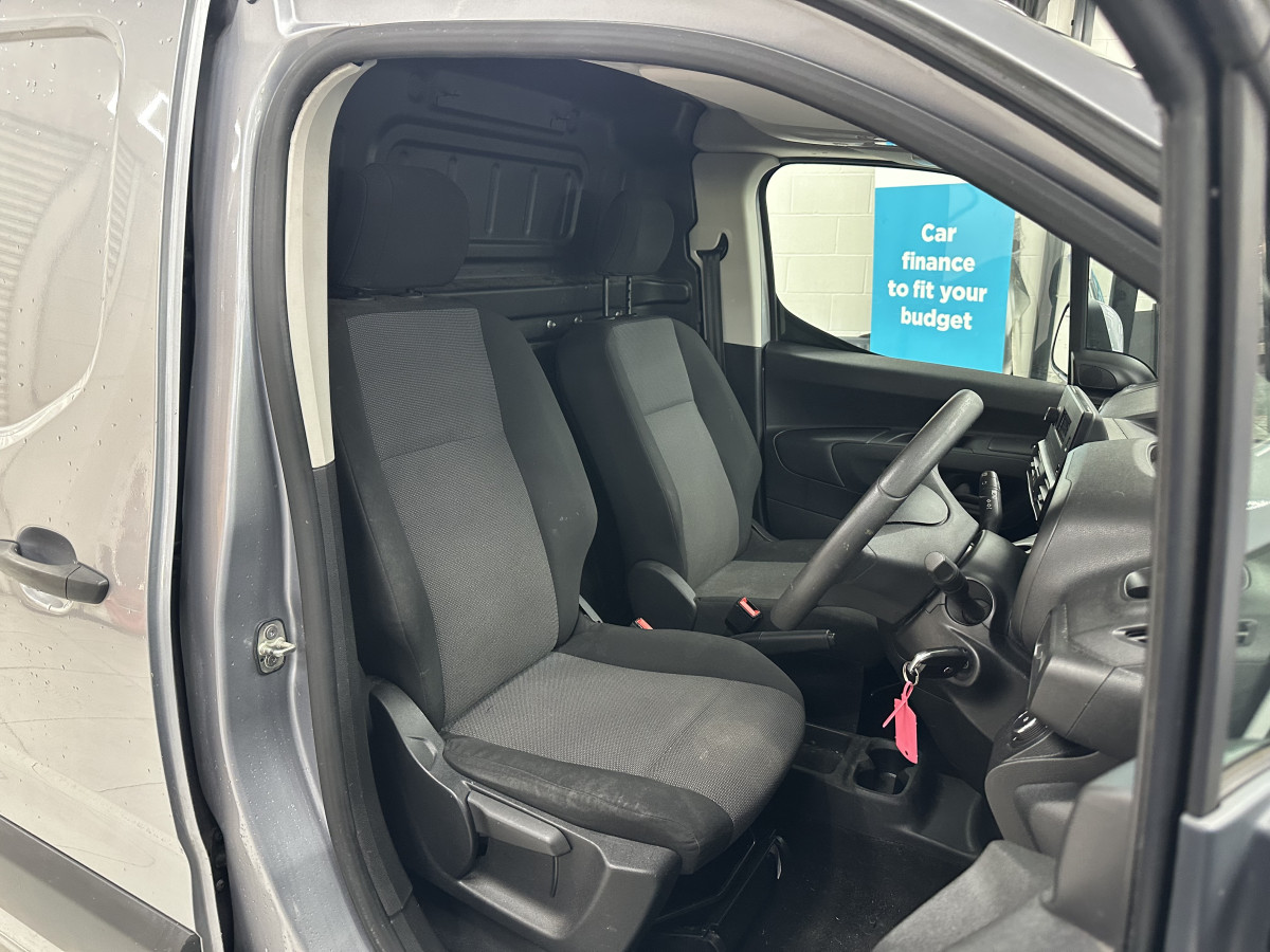 2019 (MAY) VAUXHALL COMBO 1.6 TURBO D H1 SPORTIVE with ONLY 55,000 MILES —- NO VAT