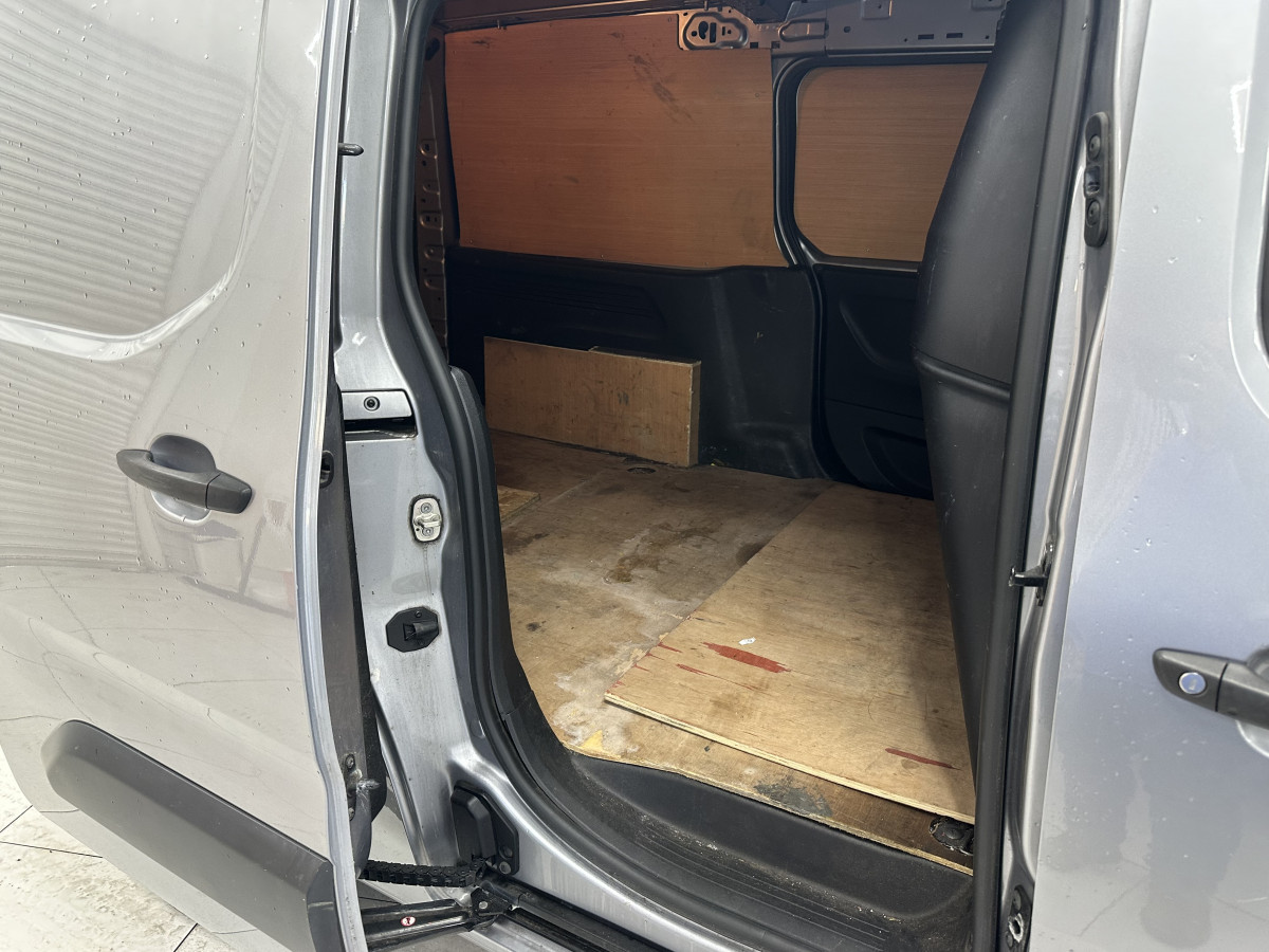 2019 (MAY) VAUXHALL COMBO 1.6 TURBO D H1 SPORTIVE with ONLY 55,000 MILES —- NO VAT