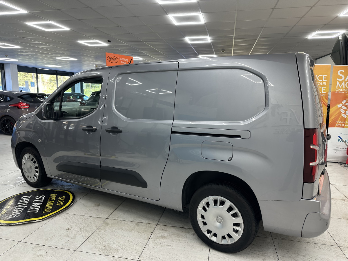 2019 (MAY) VAUXHALL COMBO 1.6 TURBO D H1 SPORTIVE with ONLY 55,000 MILES —- NO VAT