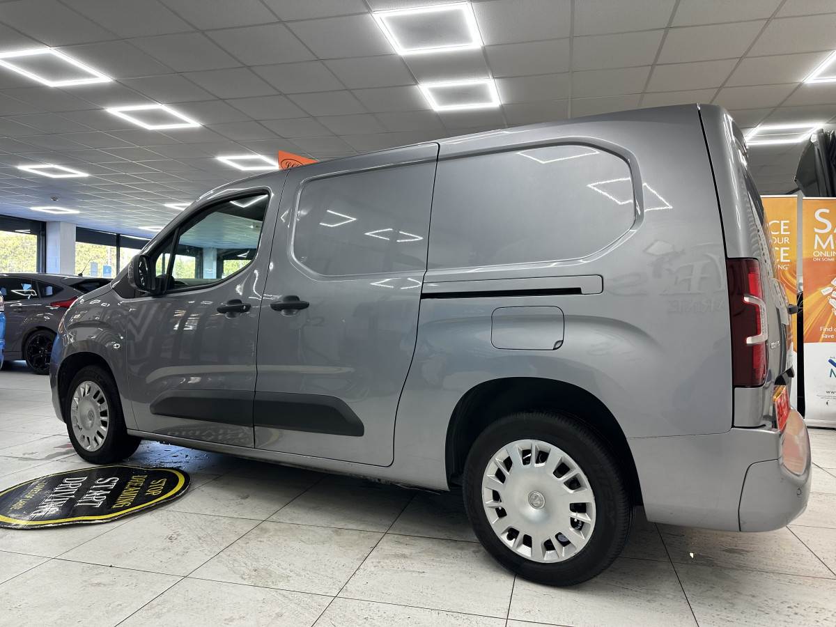 2019 (MAY) VAUXHALL COMBO 1.6 TURBO D H1 SPORTIVE with ONLY 55,000 MILES —- NO VAT