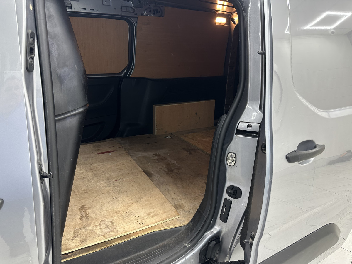 2019 (MAY) VAUXHALL COMBO 1.6 TURBO D H1 SPORTIVE with ONLY 55,000 MILES —- NO VAT