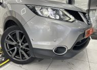 2017 NISSAN QASHQAI 1.5 DCi TEKNA with BLACK LEATHER, SAT NAV & REAR CAMERA — ONLY 79K
