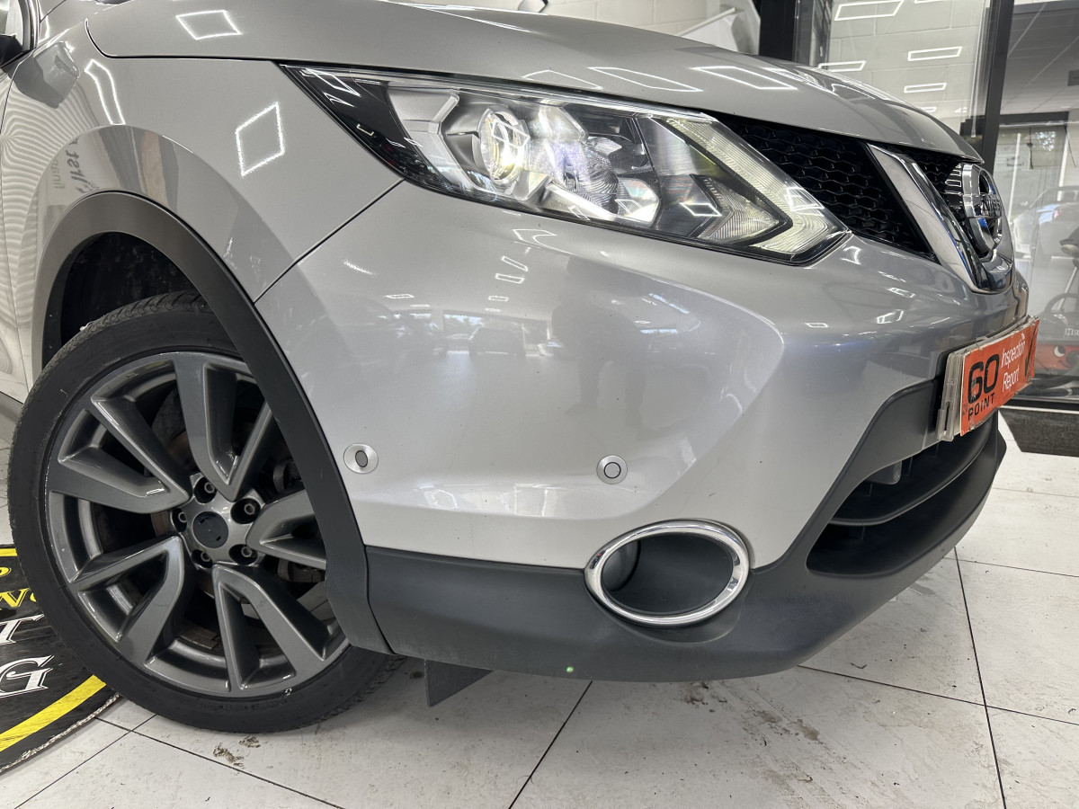 2017 NISSAN QASHQAI 1.5 DCi TEKNA with BLACK LEATHER, SAT NAV & REAR CAMERA — ONLY 79K