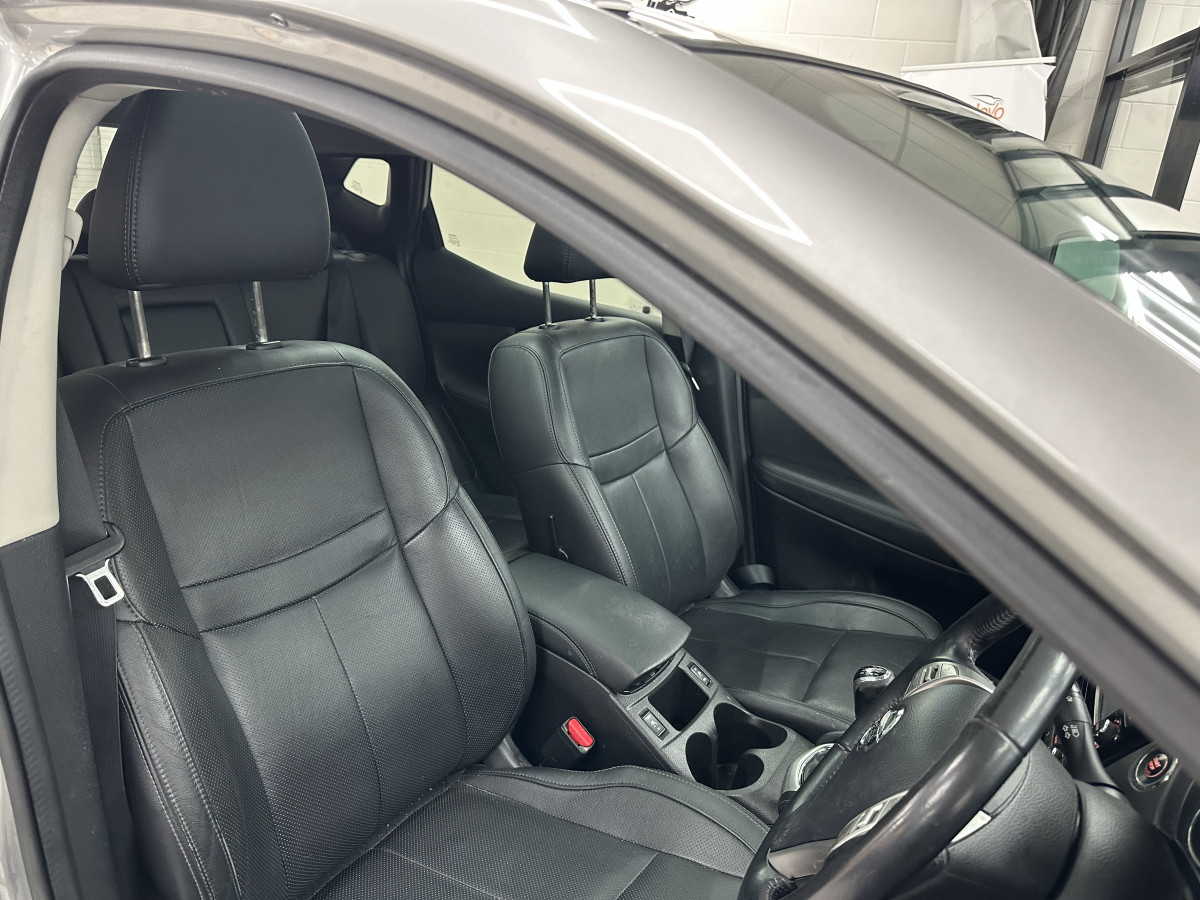 2017 NISSAN QASHQAI 1.5 DCi TEKNA with BLACK LEATHER, SAT NAV & REAR CAMERA — ONLY 79K