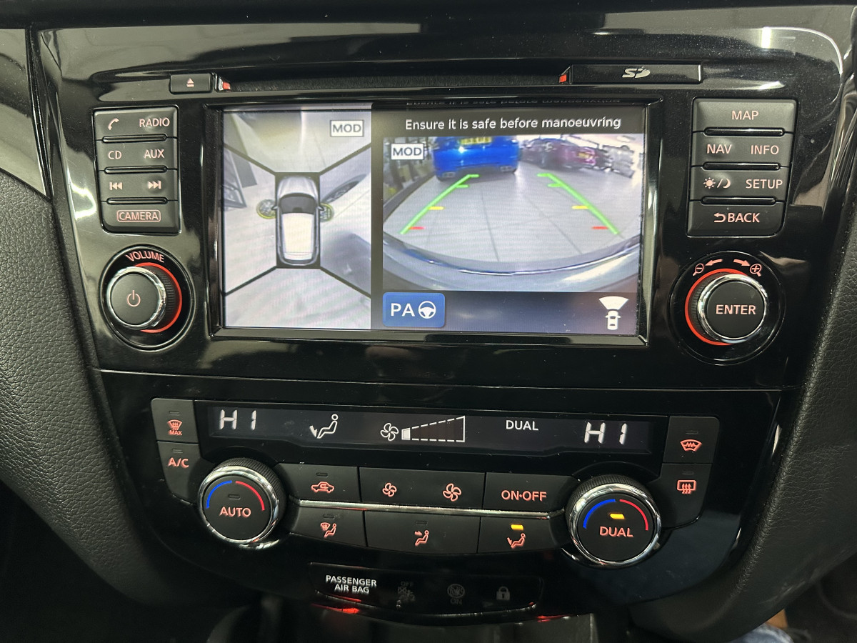 2017 NISSAN QASHQAI 1.5 DCi TEKNA with BLACK LEATHER, SAT NAV & REAR CAMERA — ONLY 79K