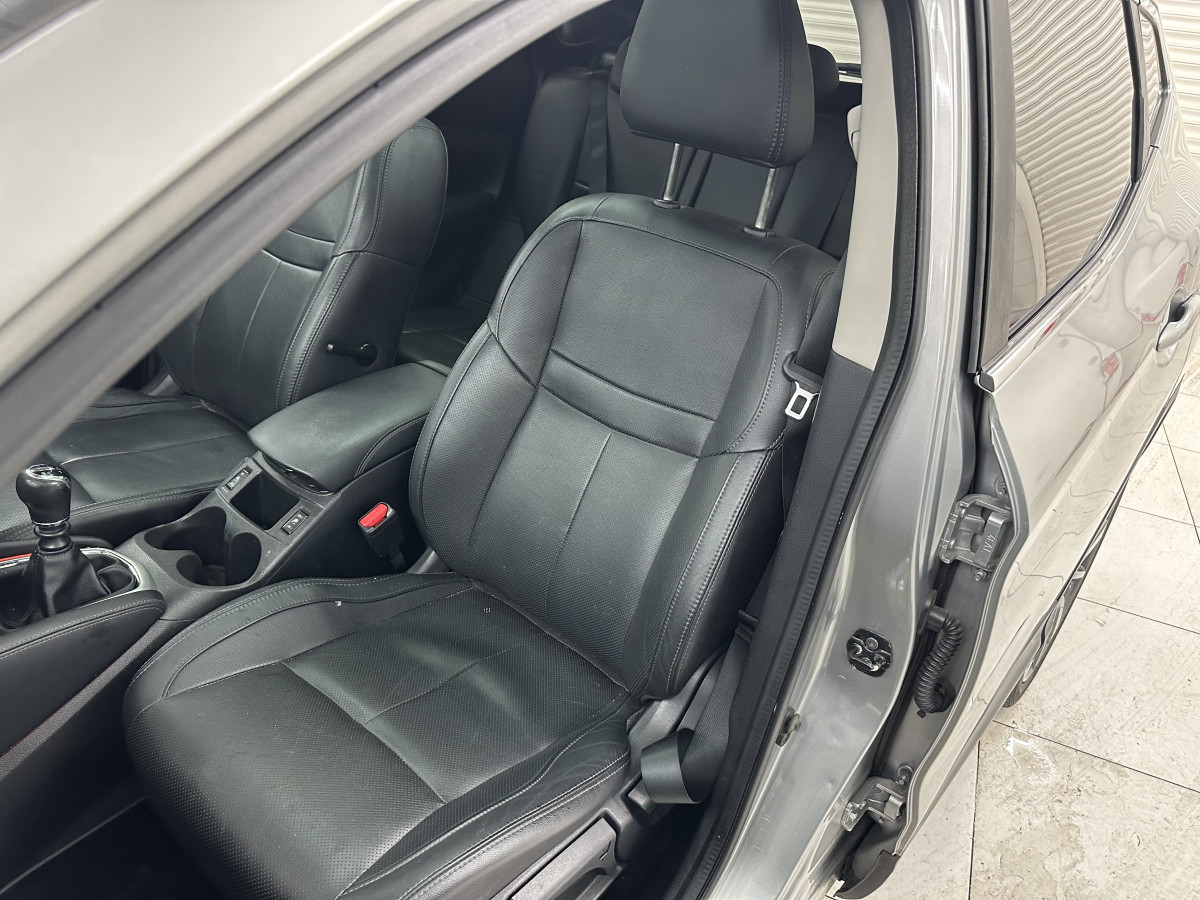 2017 NISSAN QASHQAI 1.5 DCi TEKNA with BLACK LEATHER, SAT NAV & REAR CAMERA — ONLY 79K