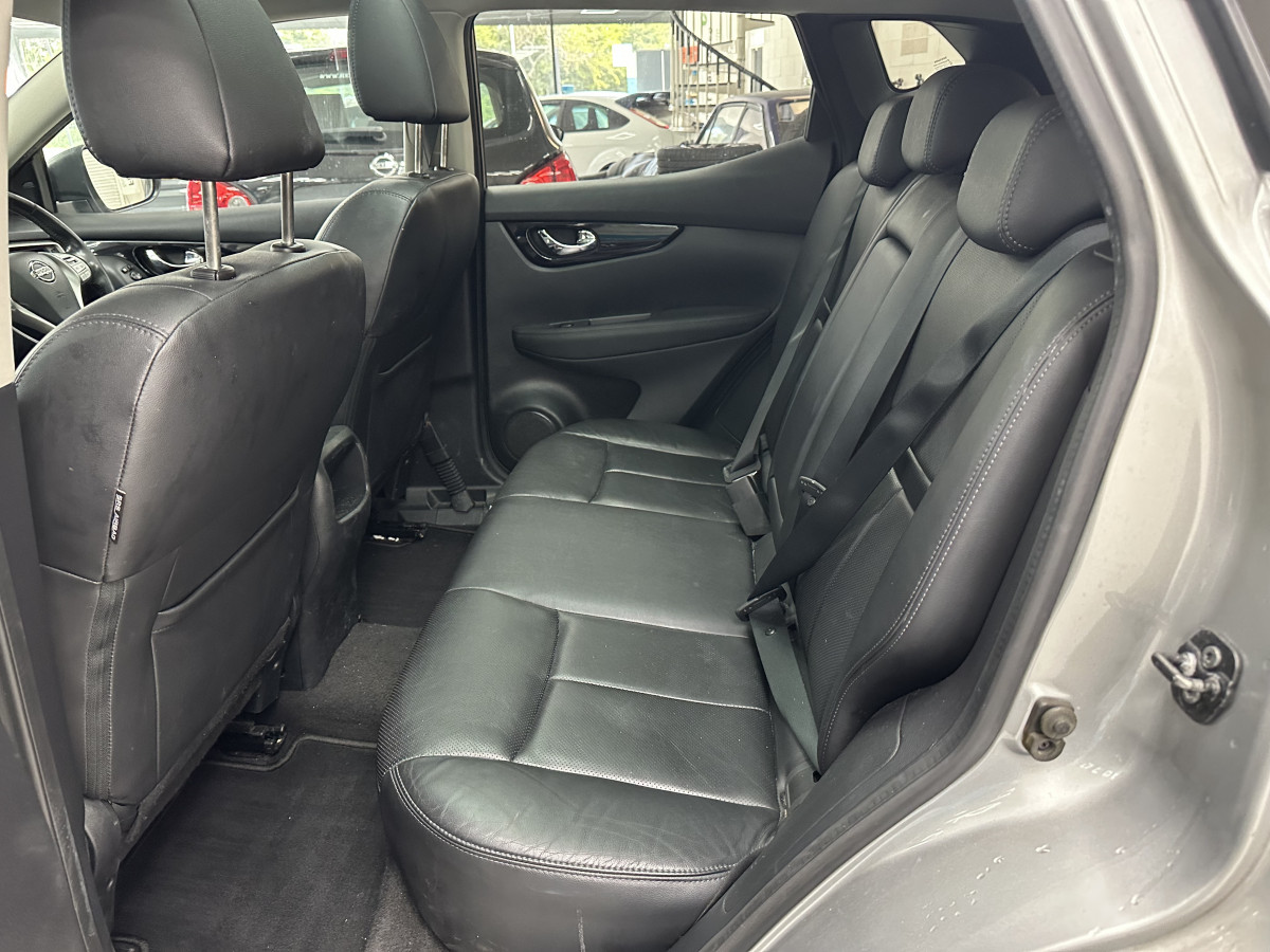 2017 NISSAN QASHQAI 1.5 DCi TEKNA with BLACK LEATHER, SAT NAV & REAR CAMERA — ONLY 79K
