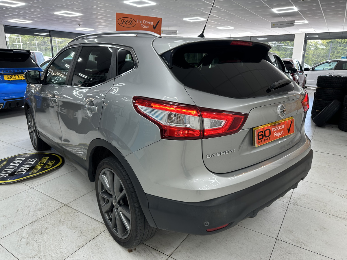 2017 NISSAN QASHQAI 1.5 DCi TEKNA with BLACK LEATHER, SAT NAV & REAR CAMERA — ONLY 79K