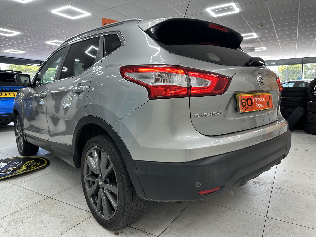 2017 NISSAN QASHQAI 1.5 DCi TEKNA with BLACK LEATHER, SAT NAV & REAR CAMERA — ONLY 79K