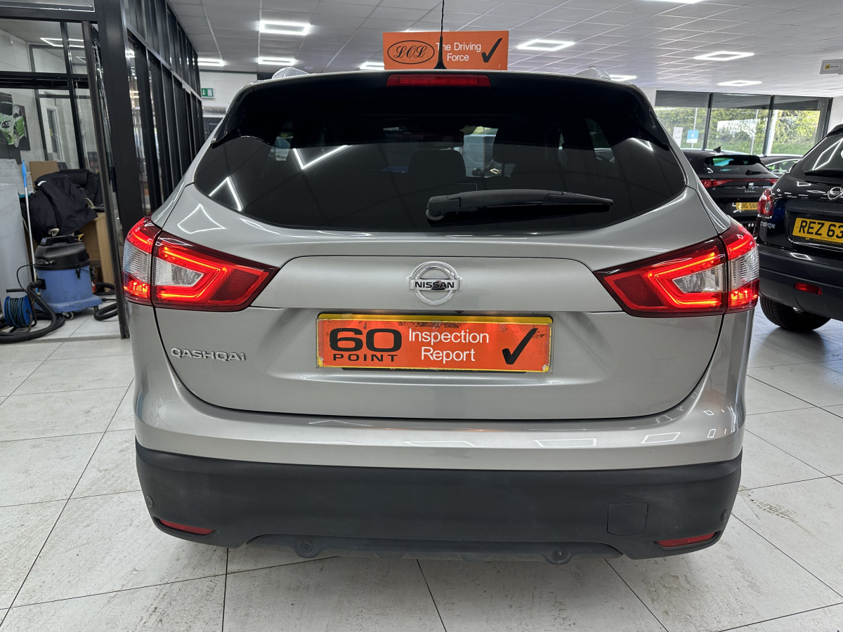 2017 NISSAN QASHQAI 1.5 DCi TEKNA with BLACK LEATHER, SAT NAV & REAR CAMERA — ONLY 79K