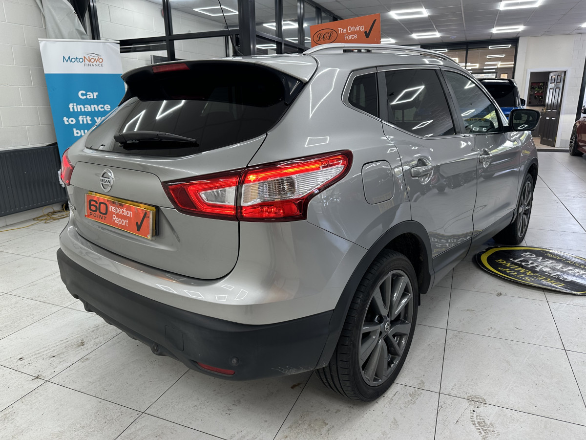 2017 NISSAN QASHQAI 1.5 DCi TEKNA with BLACK LEATHER, SAT NAV & REAR CAMERA — ONLY 79K