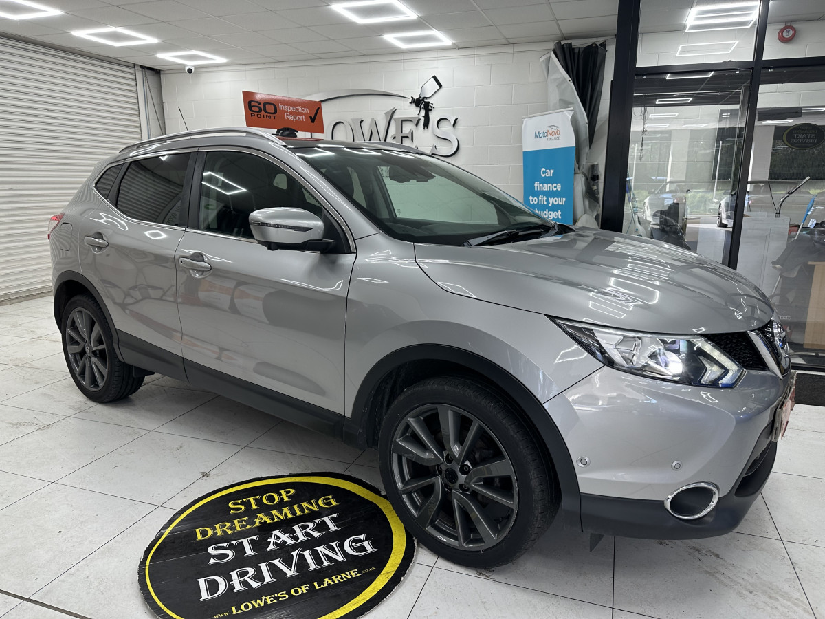 2017 NISSAN QASHQAI 1.5 DCi TEKNA with BLACK LEATHER, SAT NAV & REAR CAMERA — ONLY 79K