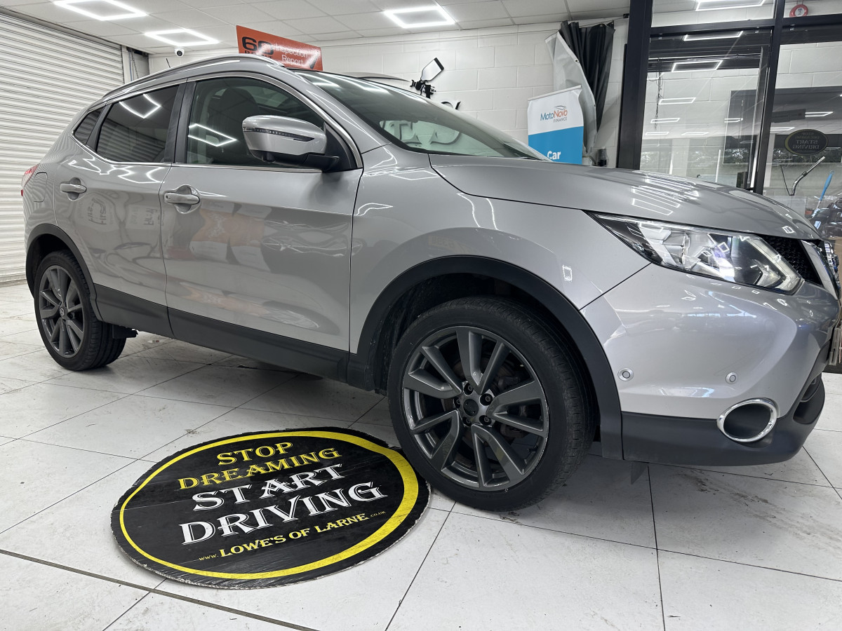 2017 NISSAN QASHQAI 1.5 DCi TEKNA with BLACK LEATHER, SAT NAV & REAR CAMERA — ONLY 79K