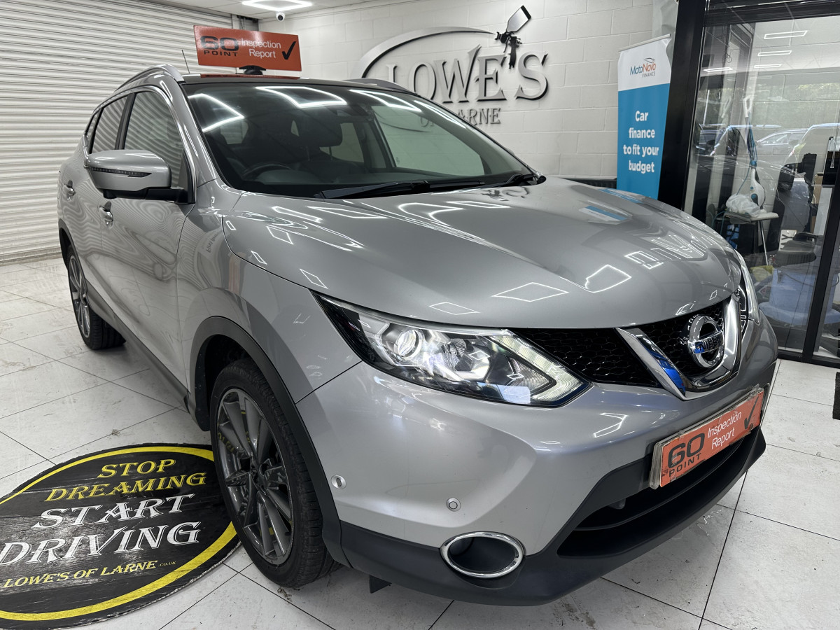 2017 NISSAN QASHQAI 1.5 DCi TEKNA with BLACK LEATHER, SAT NAV & REAR CAMERA — ONLY 79K