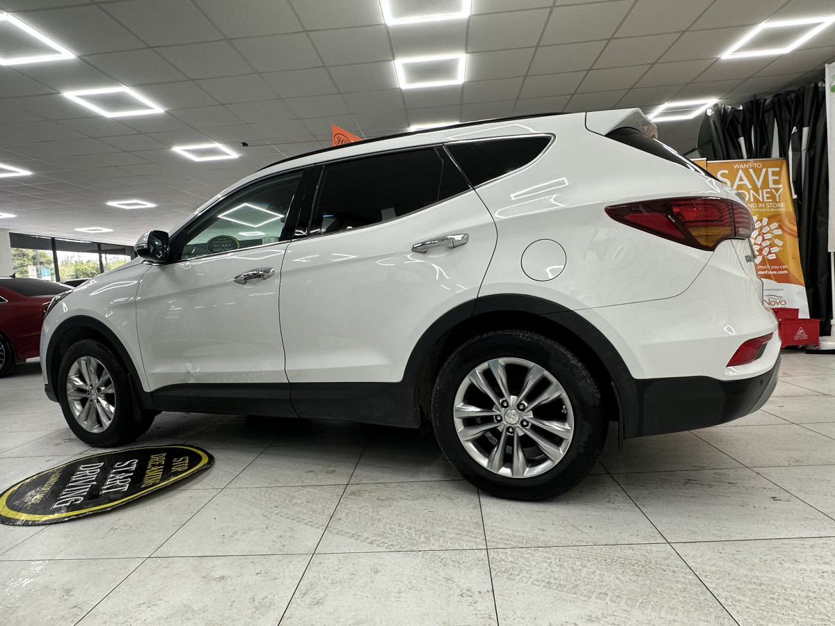 2016 HYUNDAI SANTA FE 2.2 CRDi Blue Drive PREMIUM 7 SEATER — BLACK LEATHER