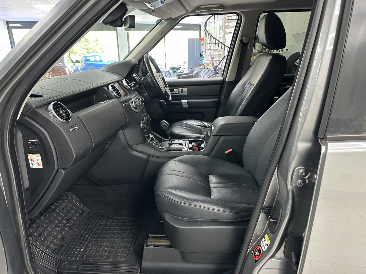 2010 LANDROVER DISCOVERY 3.0 TDV6 XS 7 SEATER AUTOMATIC — BLACK LEATHER & SAT NAV