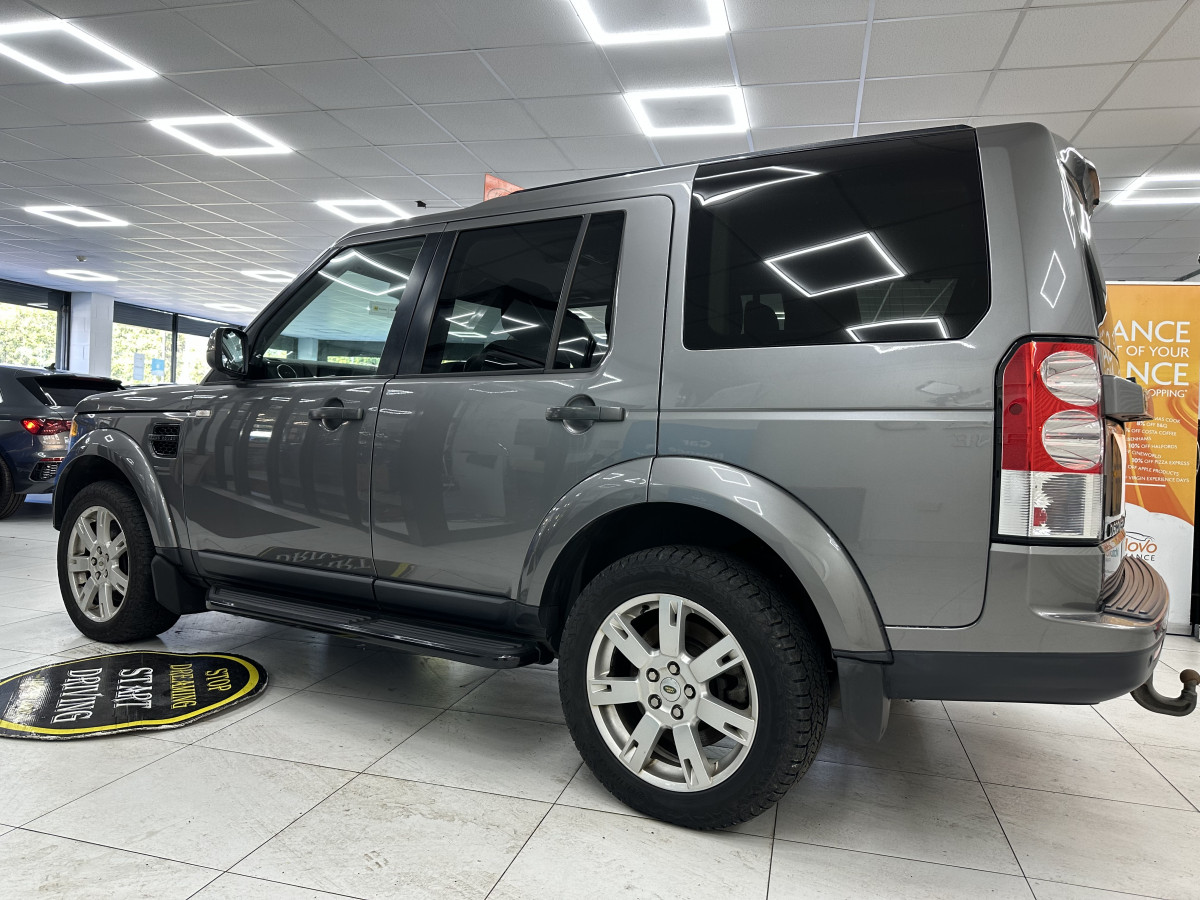 2010 LANDROVER DISCOVERY 3.0 TDV6 XS 7 SEATER AUTOMATIC — BLACK LEATHER & SAT NAV