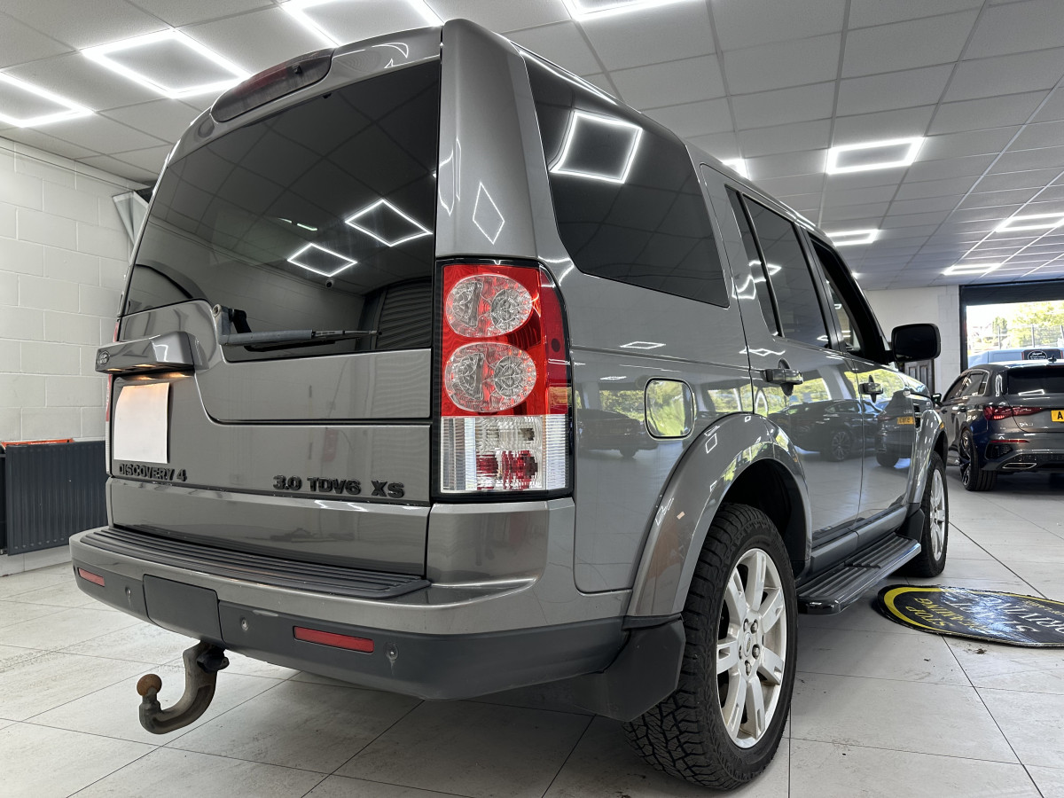 2010 LANDROVER DISCOVERY 3.0 TDV6 XS 7 SEATER AUTOMATIC — BLACK LEATHER & SAT NAV