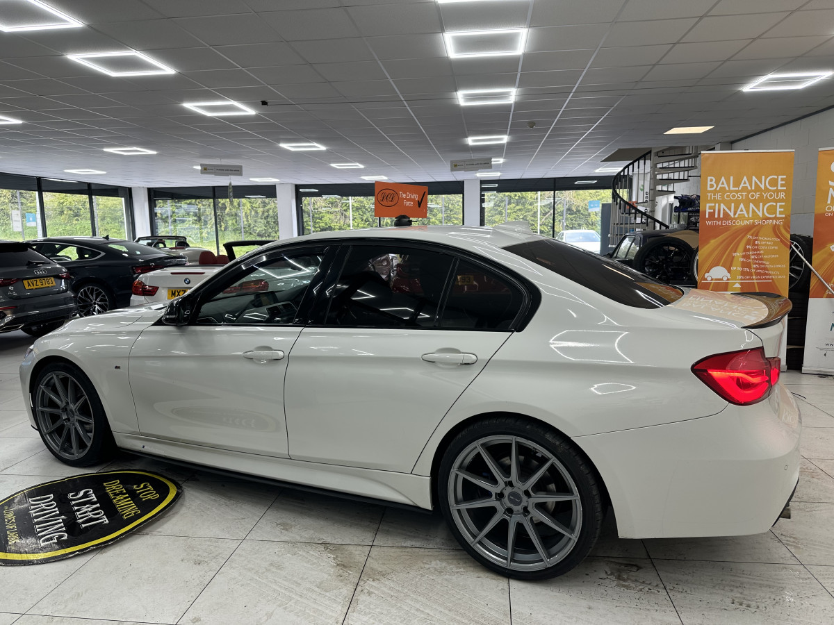 2015 (OCT) BMW 318D M SPORT  — BLACK LEATHER, SAT NAV and 20″ ALLOYS