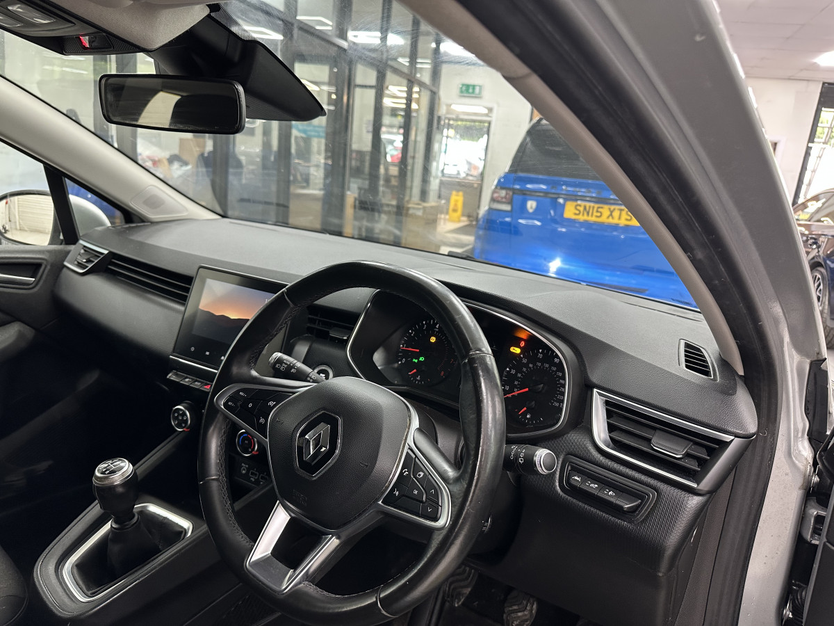 2020 (JULY) RENAULT CLIO 1.0 TCe ICONIC with ONLY 29,000 MILES — SAT NAV