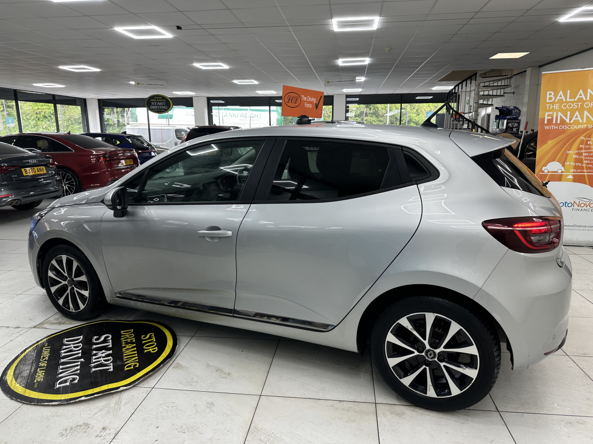 2020 (JULY) RENAULT CLIO 1.0 TCe ICONIC with ONLY 29,000 MILES — SAT NAV