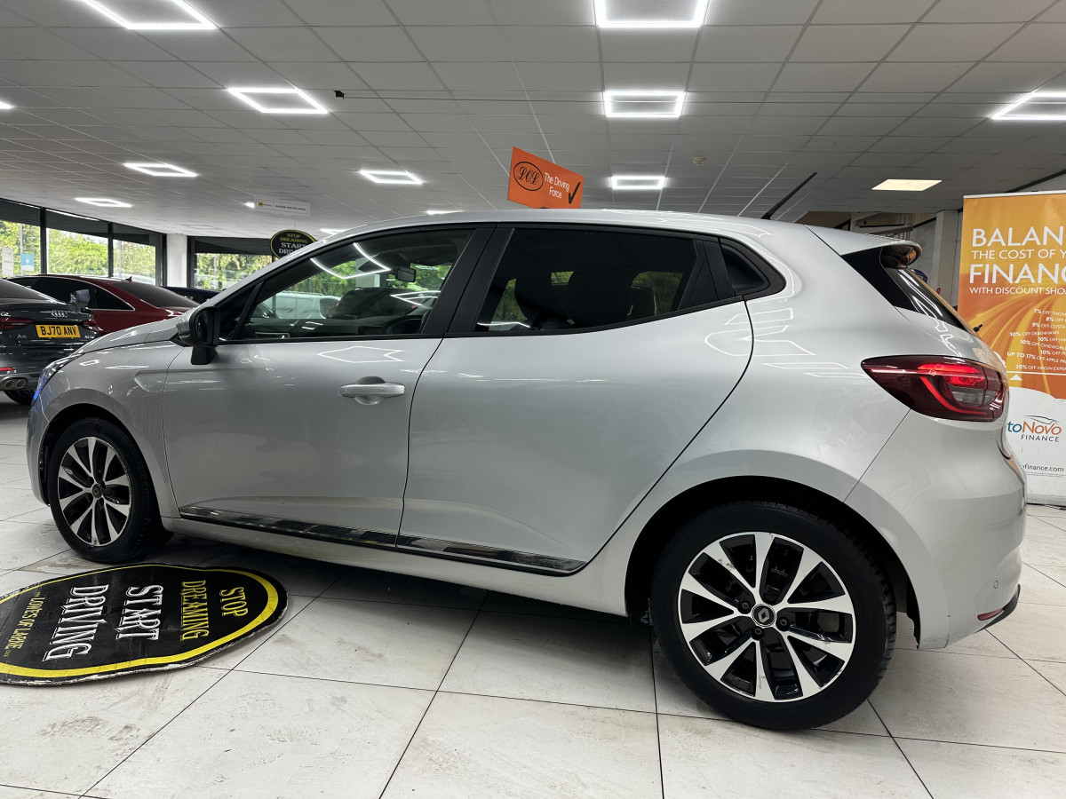 2020 (JULY) RENAULT CLIO 1.0 TCe ICONIC with ONLY 29,000 MILES — SAT NAV