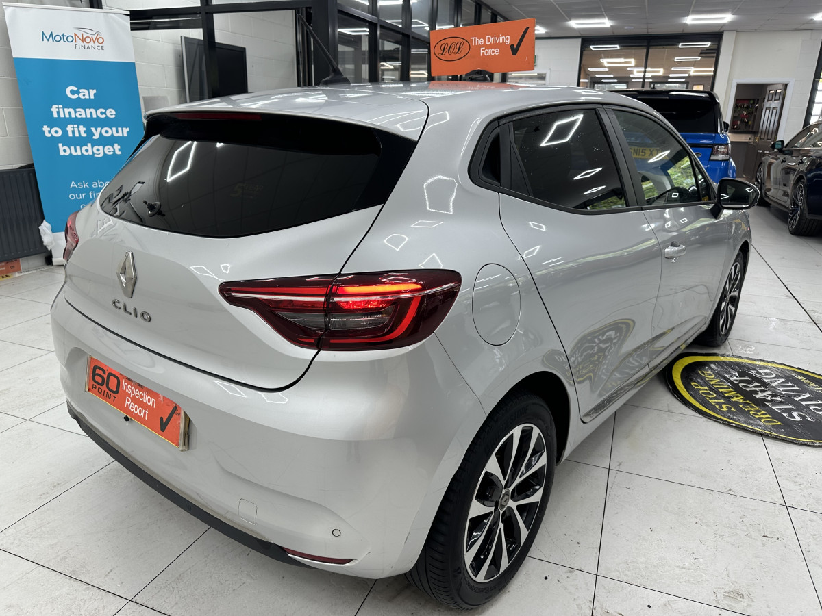 2020 (JULY) RENAULT CLIO 1.0 TCe ICONIC with ONLY 29,000 MILES — SAT NAV