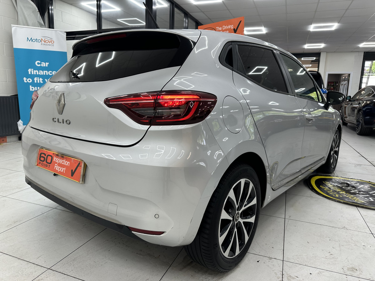 2020 (JULY) RENAULT CLIO 1.0 TCe ICONIC with ONLY 29,000 MILES — SAT NAV