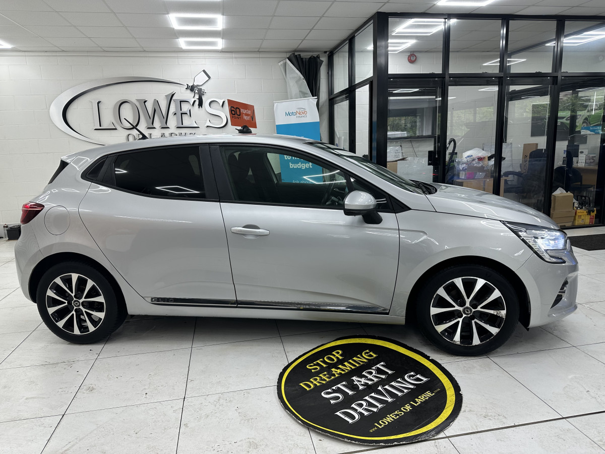 2020 (JULY) RENAULT CLIO 1.0 TCe ICONIC with ONLY 29,000 MILES — SAT NAV
