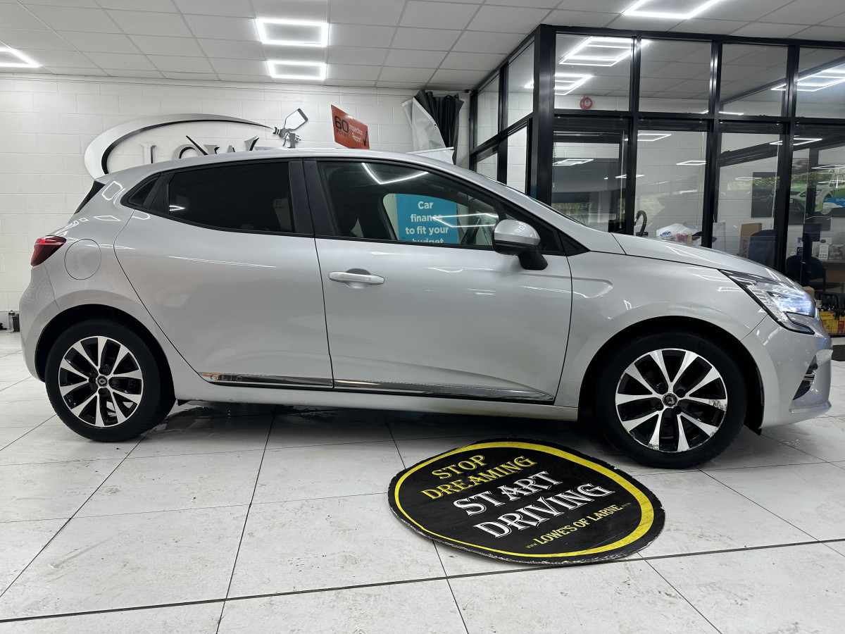 2020 (JULY) RENAULT CLIO 1.0 TCe ICONIC with ONLY 29,000 MILES — SAT NAV