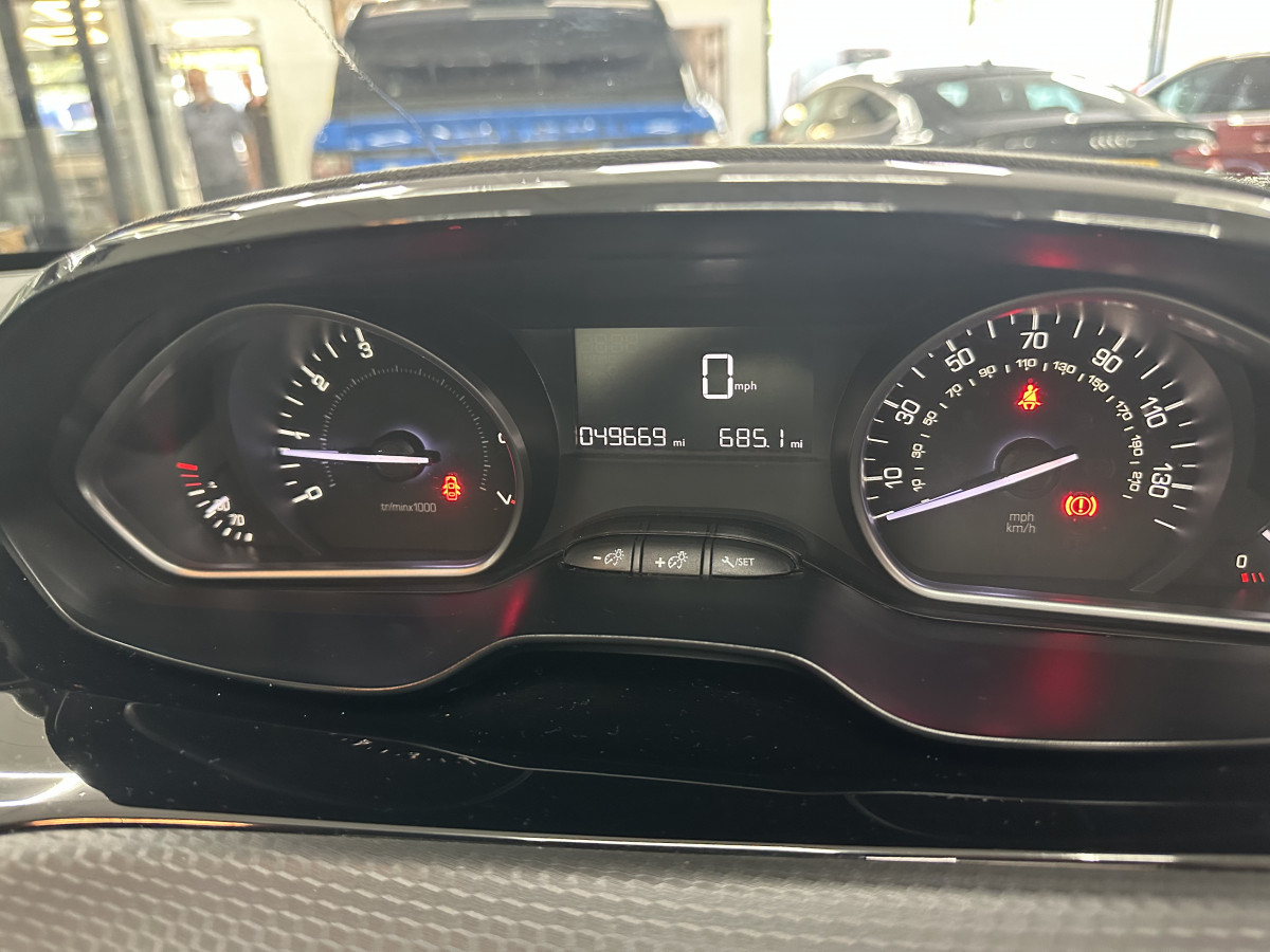 2017 PEUGEOT 2008 1.2 PURETECH ACTIVE with ONLY 49,000 MILES