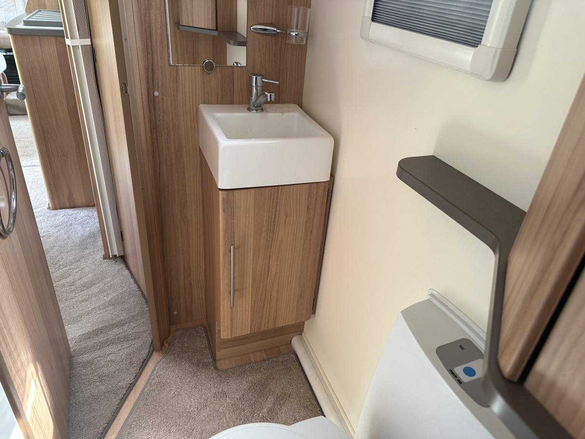 2012 PEUGEOT BOXER 2.2 HDi BAILEY APPROACH 745 MOTORHOME with ONLY 26,000 MILES (REAR FIX FRENCH BED LAYOUT)