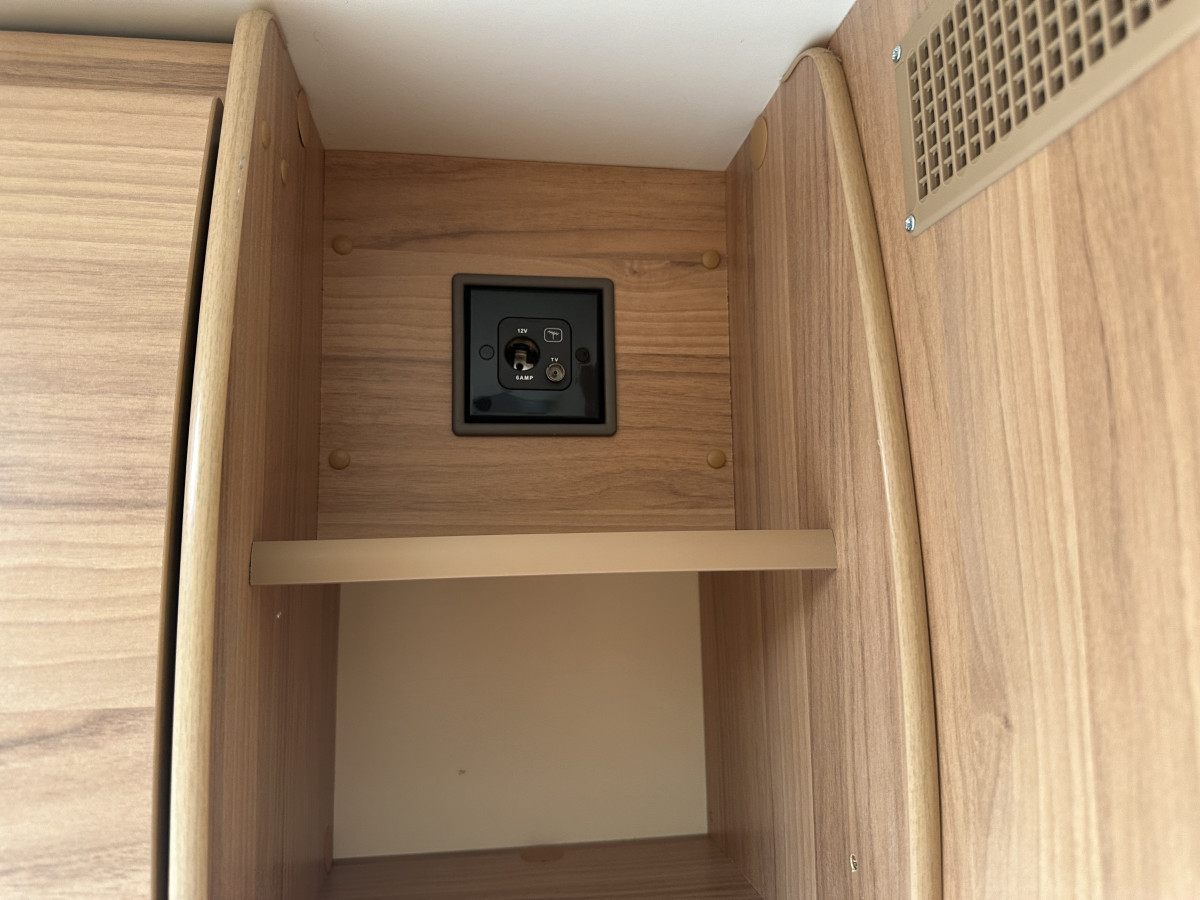 2012 PEUGEOT BOXER 2.2 HDi BAILEY APPROACH 745 MOTORHOME with ONLY 26,000 MILES (REAR FIX FRENCH BED LAYOUT)
