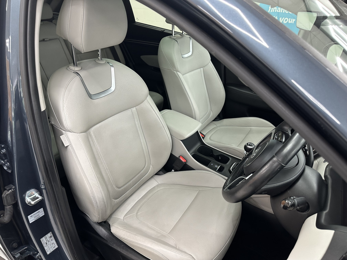 2023 HYUNDAI TUCSON 1.6 TGDi ULTIMATE with ONLY 26,000 MILES, FULLY LOADED LEATHER, PANORAMIC ROOF, SAT NAV