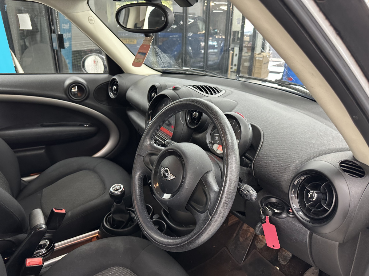 2016 (DEC) MINI COUNTRYMAN 1.6 ONE 5 DOOR — with ONLY 72,000 MILES
